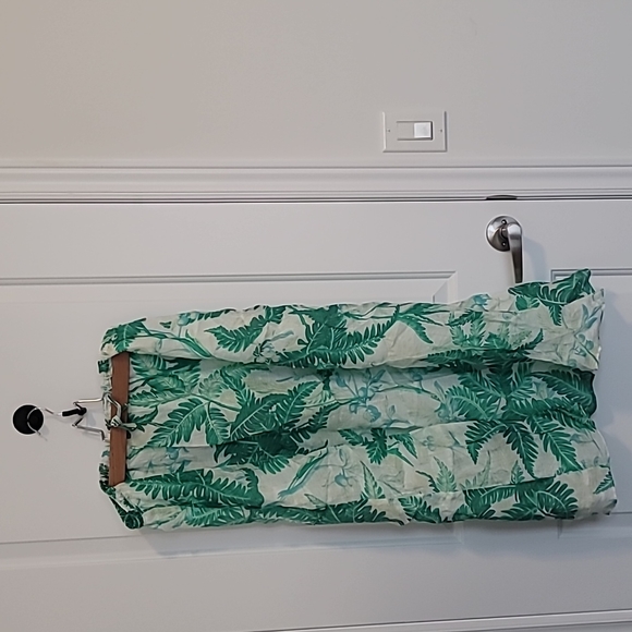 H&M Dresses & Skirts - NWOT H&M Mid Length Skirt